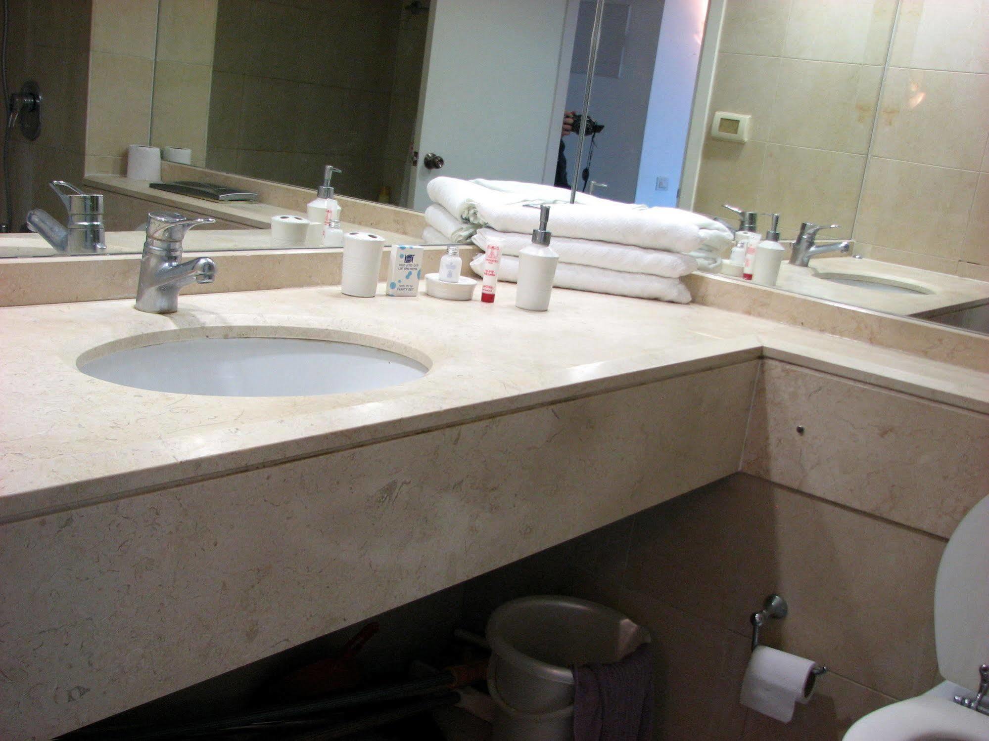 Haifa Almog Vip Hotel Sea View Apartments Екстериор снимка