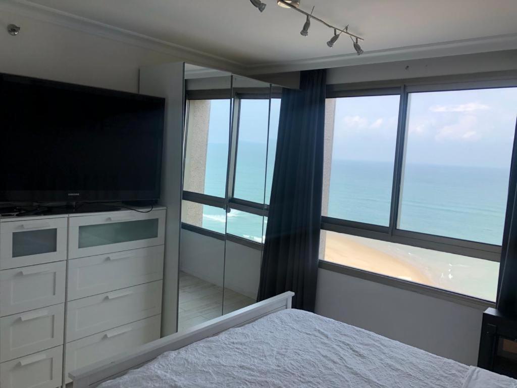 Haifa Almog Vip Hotel Sea View Apartments Екстериор снимка