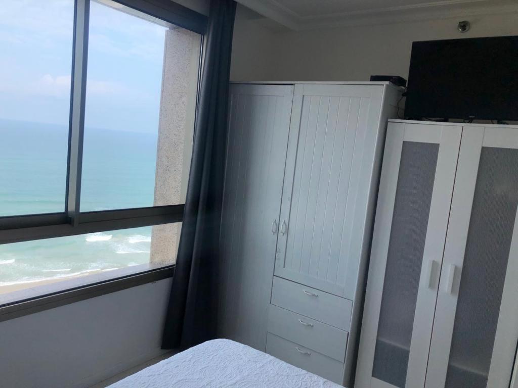 Haifa Almog Vip Hotel Sea View Apartments Екстериор снимка